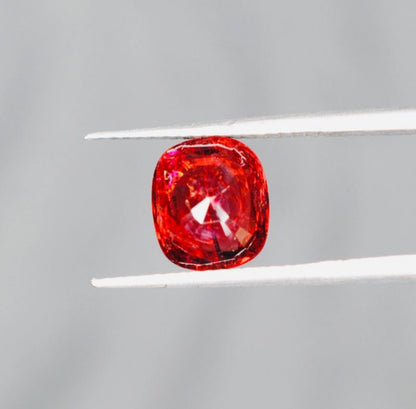 Spinelle rouge foncé 2.02 carats
